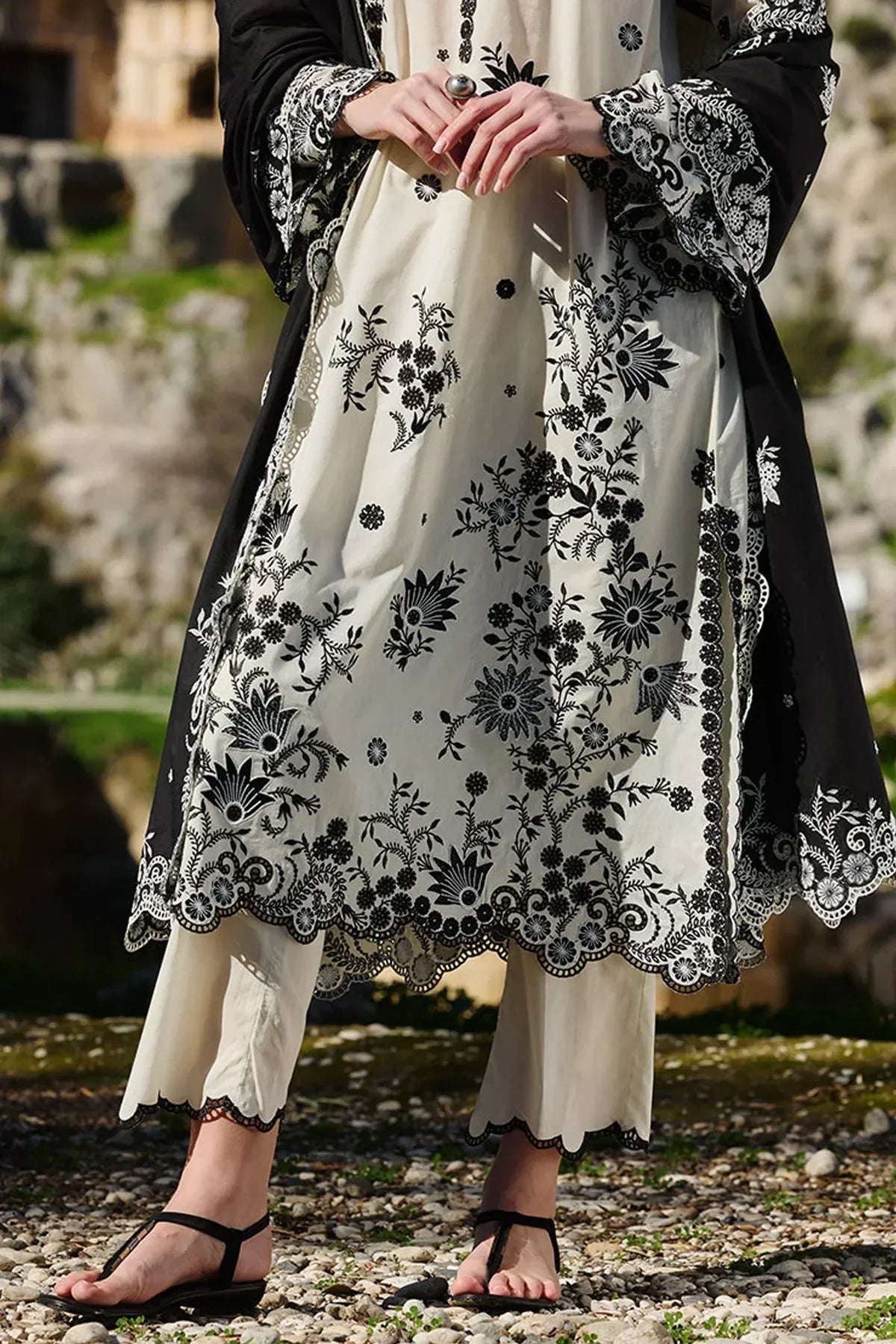 Unstitched Embroidered Lawn 3Pc Suit