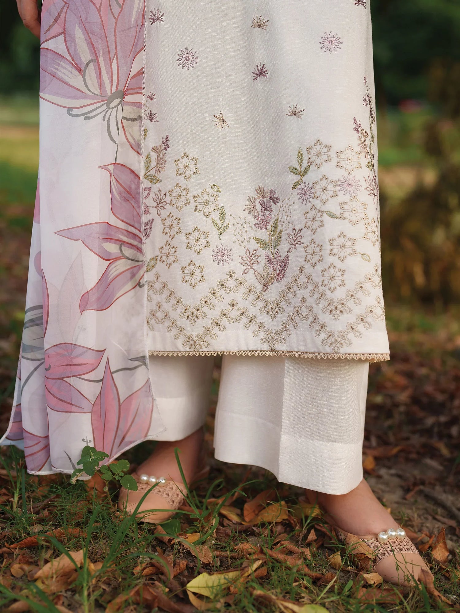 Unstitched Embroidered Lawn 3Pc Suit